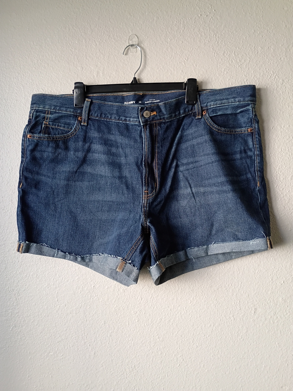 Old Navy NWOT Plus High Rise Slouchy Straight Denim Roll-Cuff Shorts Size 20